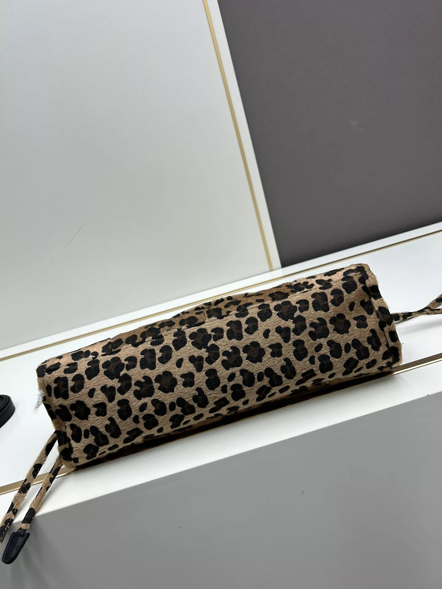 Prada AAA Quality Handbags For Women Breathable 2571