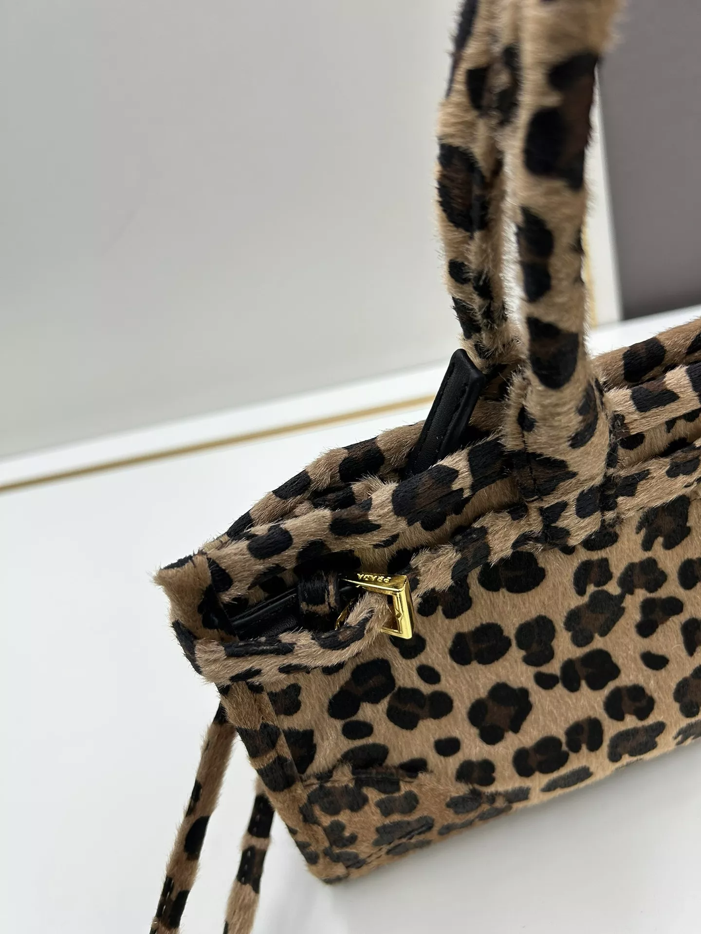 Prada AAA Quality Handbags For Women Breathable 2571