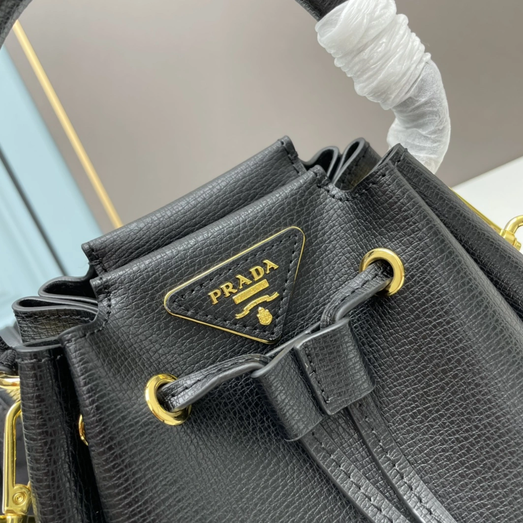 Prada AAA Quality Handbags For Women Breathable 9811