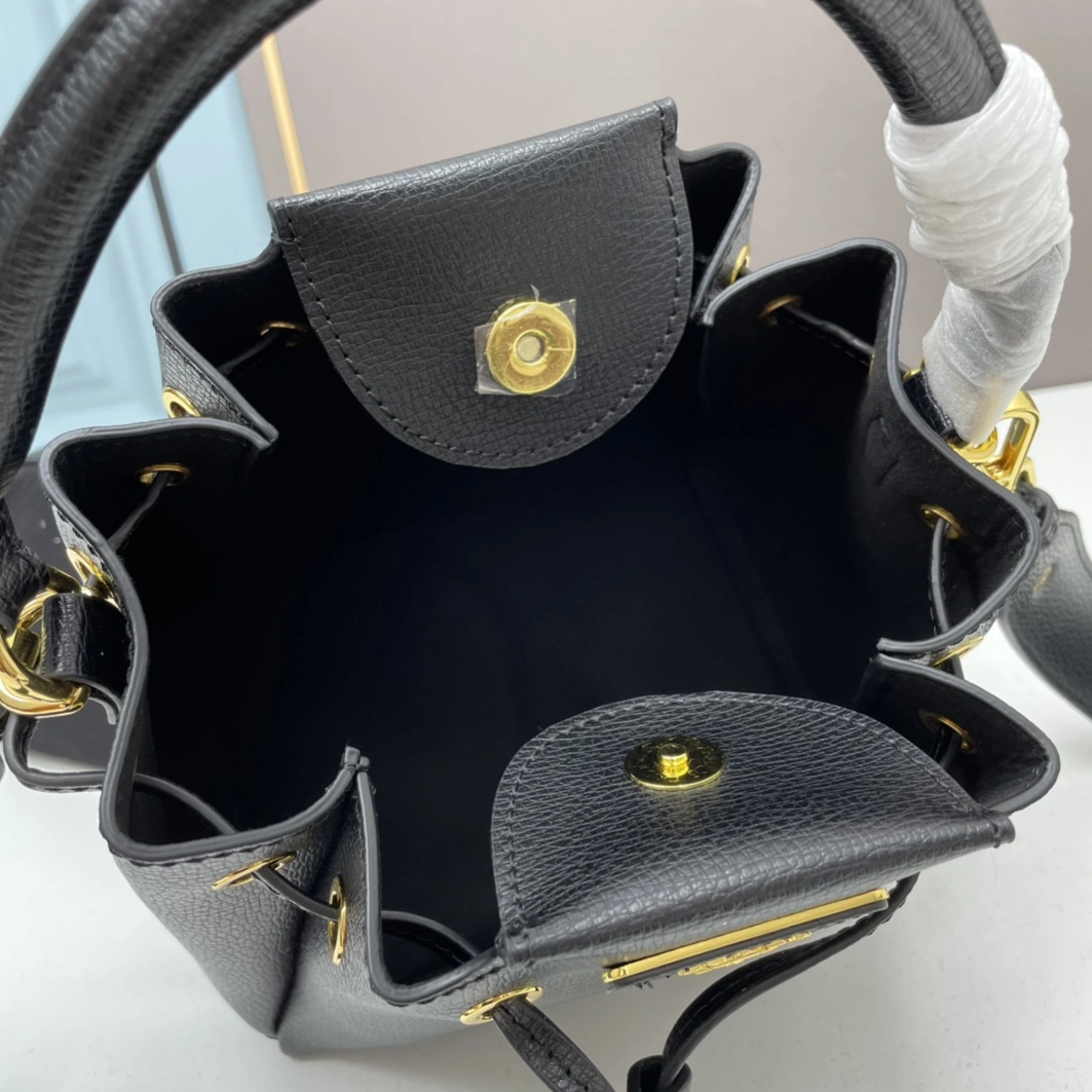 Prada AAA Quality Handbags For Women Breathable 9811