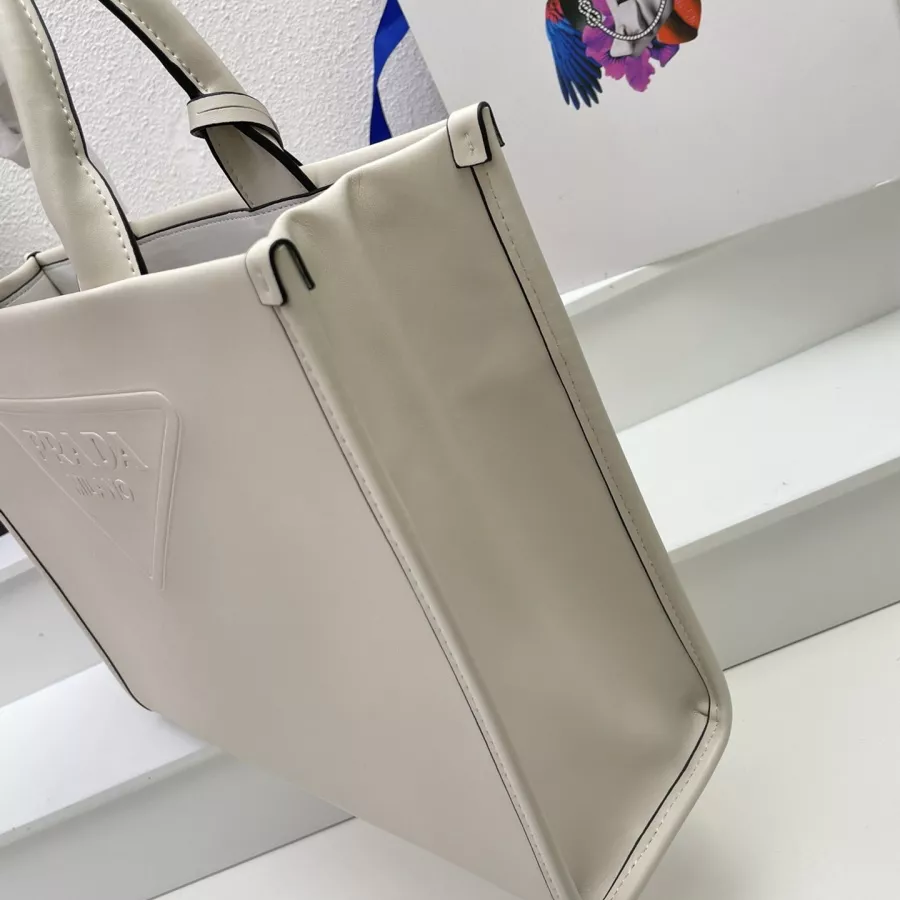 Prada AAA Quality Handbags For Women Classic 8560