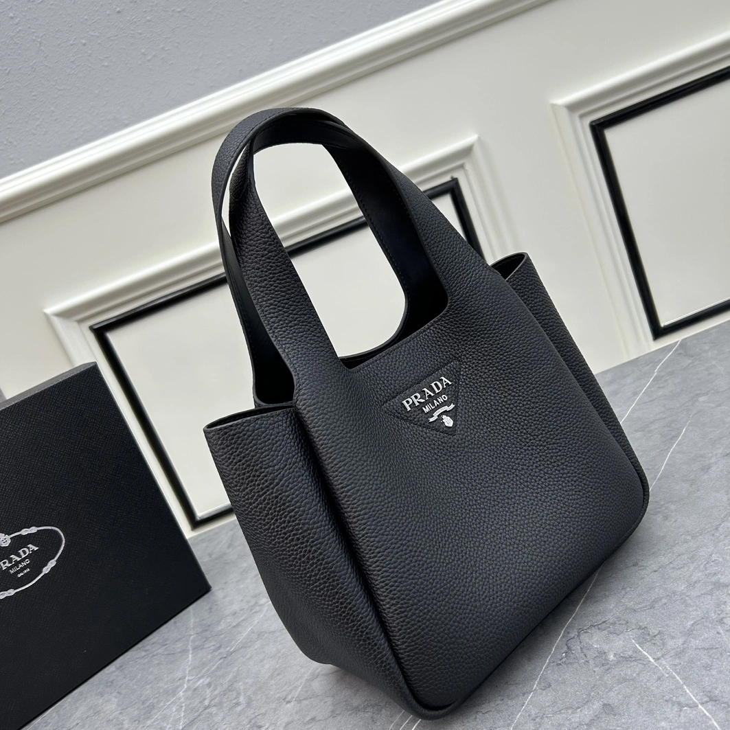 Prada AAA Quality Handbags For Women Classic 9179