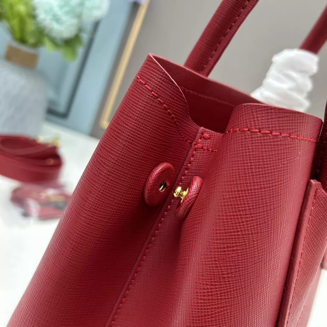 Prada AAA Quality Handbags For Women Classic 9262