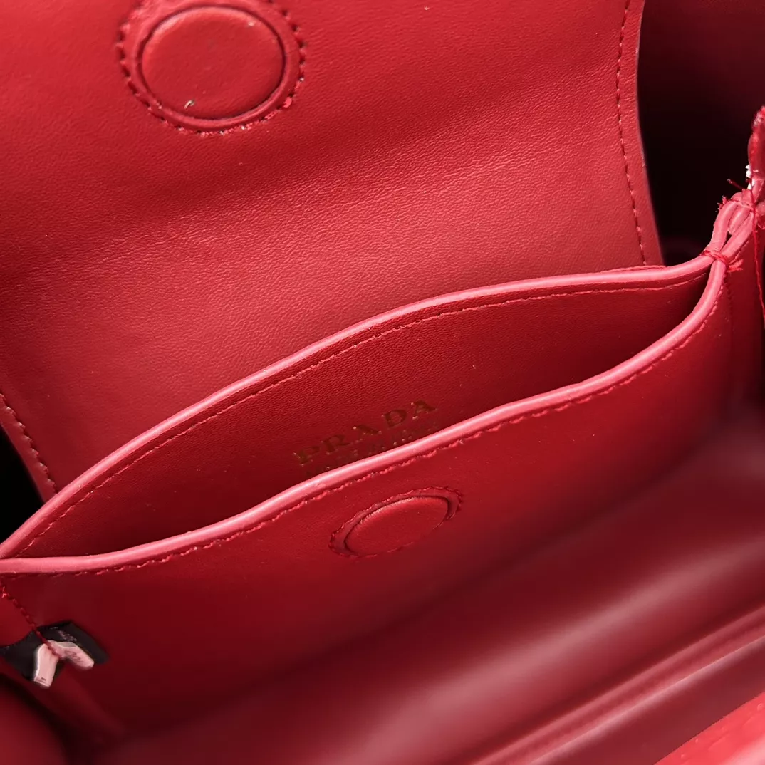 Prada AAA Quality Handbags For Women Classic 9262