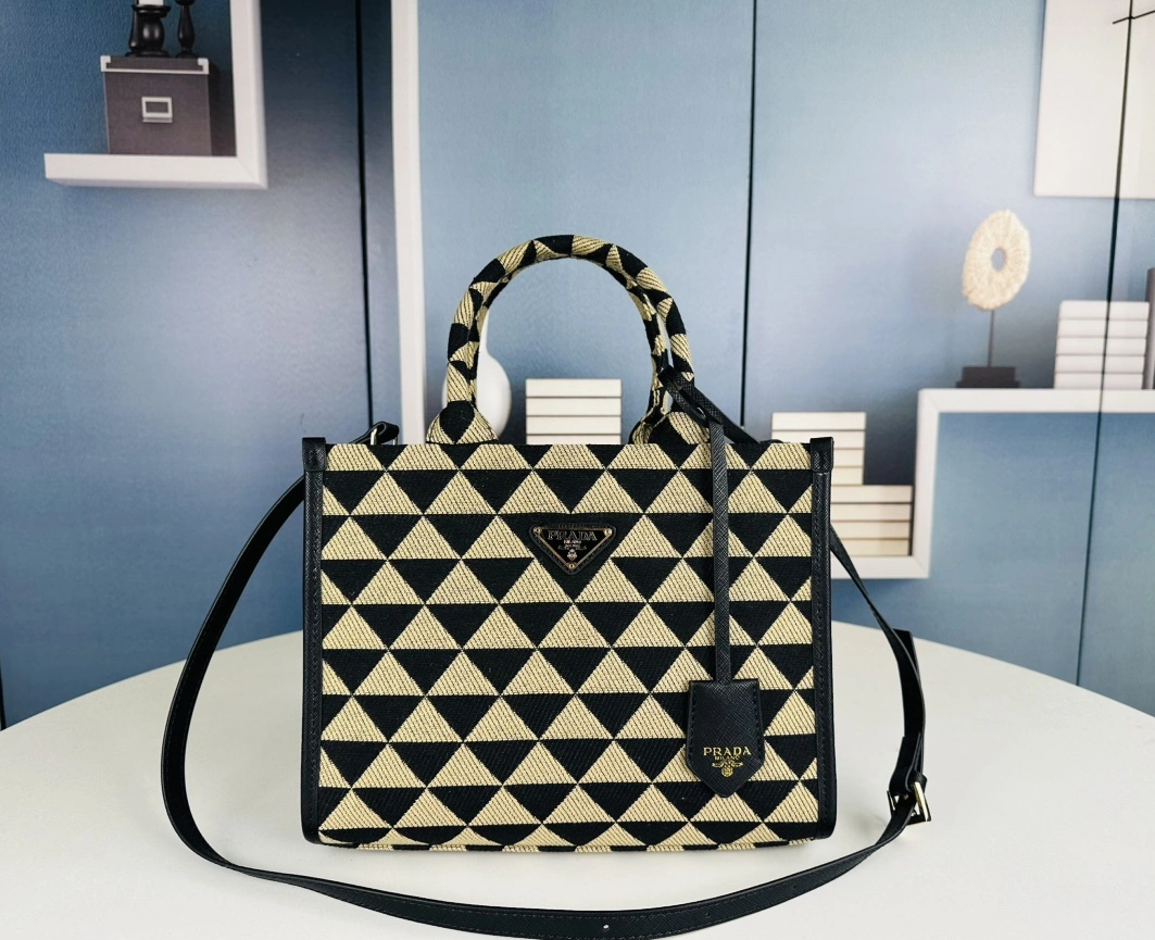 Prada AAA Quality Handbags For Women Classic 9398