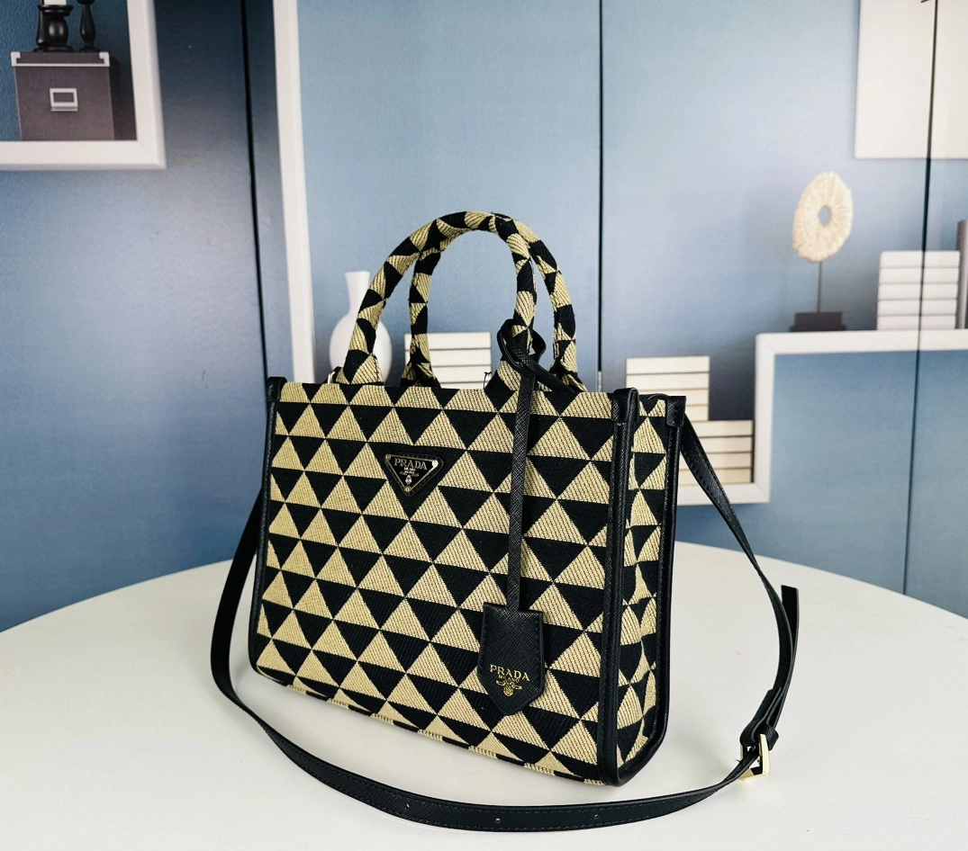 Prada AAA Quality Handbags For Women Classic 9398