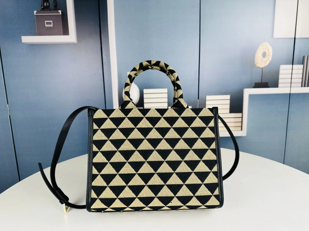 Prada AAA Quality Handbags For Women Classic 9398