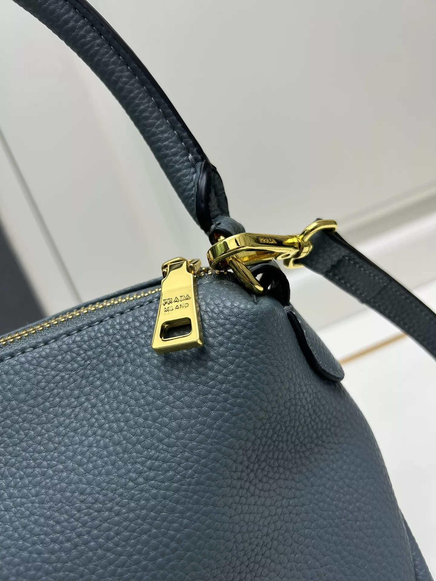 Prada AAA Quality Handbags For Women Comfortable 5610