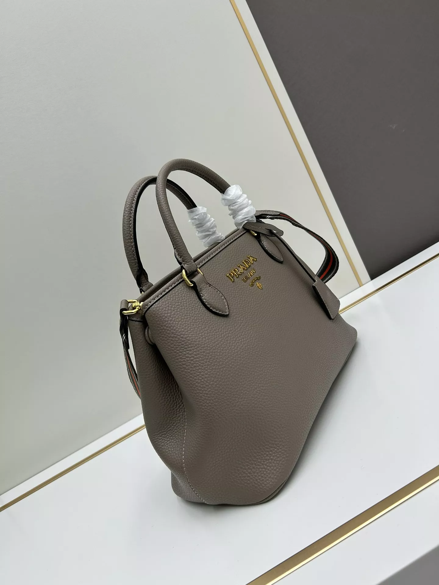 Prada AAA Quality Handbags For Women Comfortable 8895