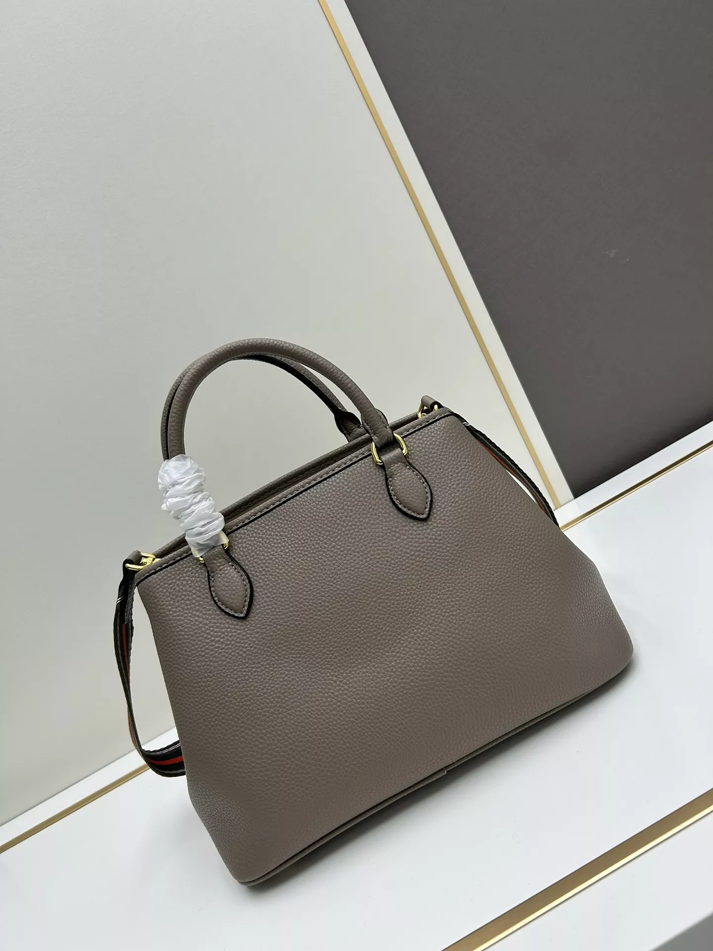 Prada AAA Quality Handbags For Women Comfortable 8895