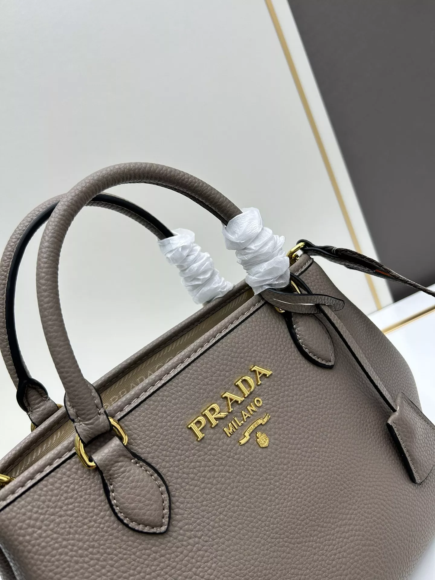Prada AAA Quality Handbags For Women Comfortable 8895