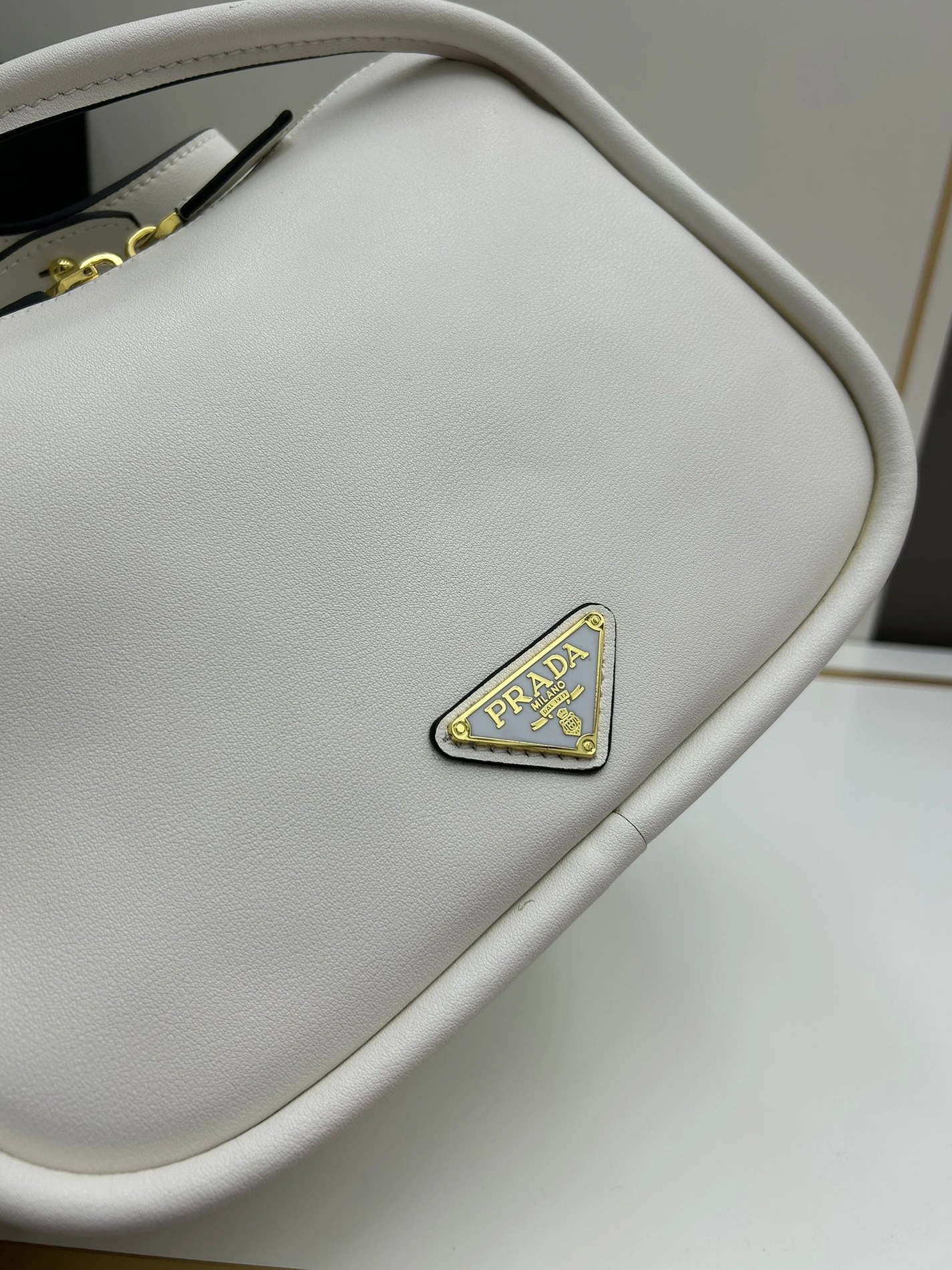 Prada AAA Quality Handbags For Women Cozy 3475