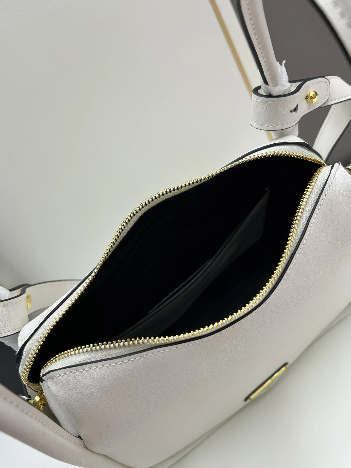 Prada AAA Quality Handbags For Women Cozy 3475
