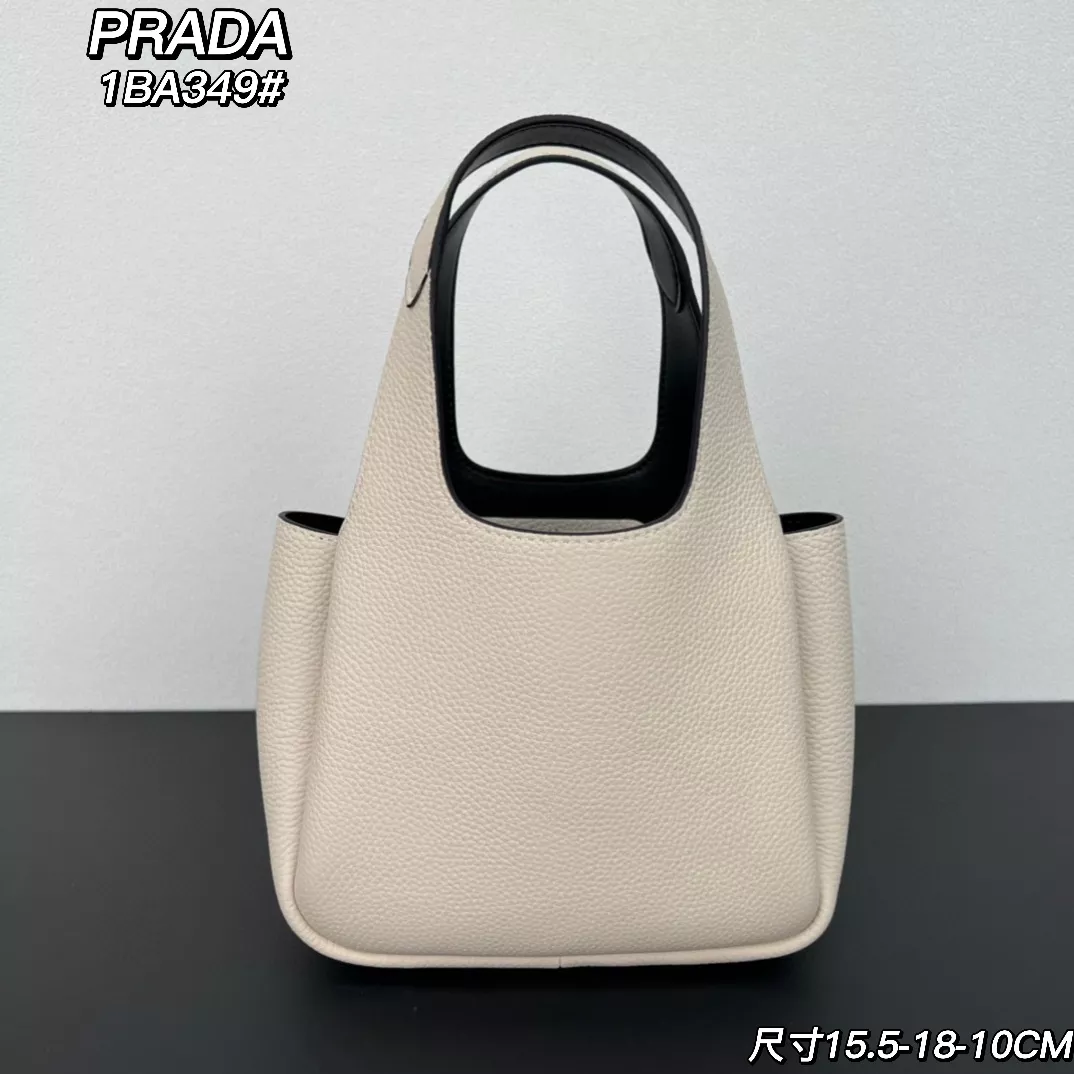 Prada AAA Quality Handbags For Women Cozy 3638