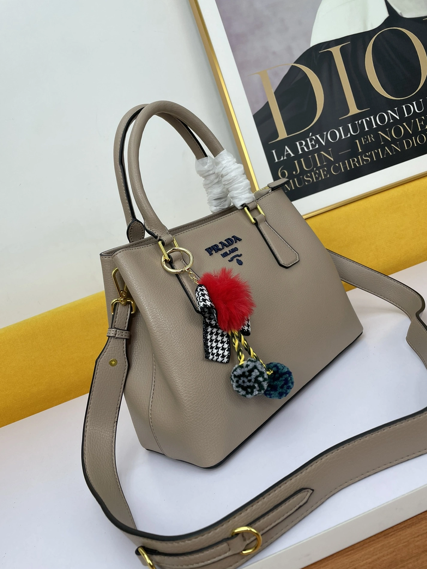 Prada AAA Quality Handbags For Women Cozy 7799