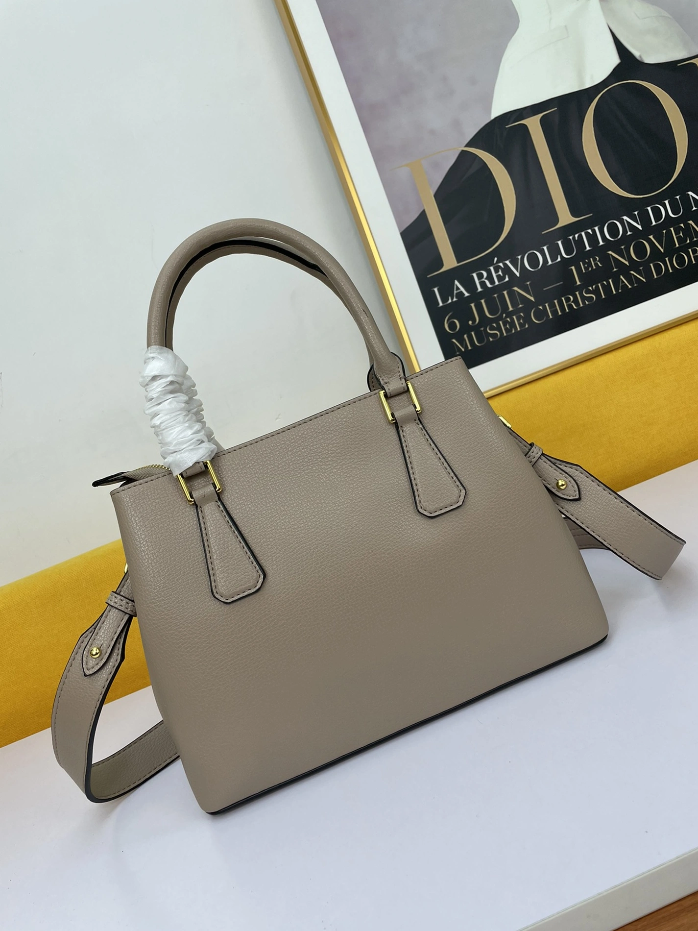 Prada AAA Quality Handbags For Women Cozy 7799