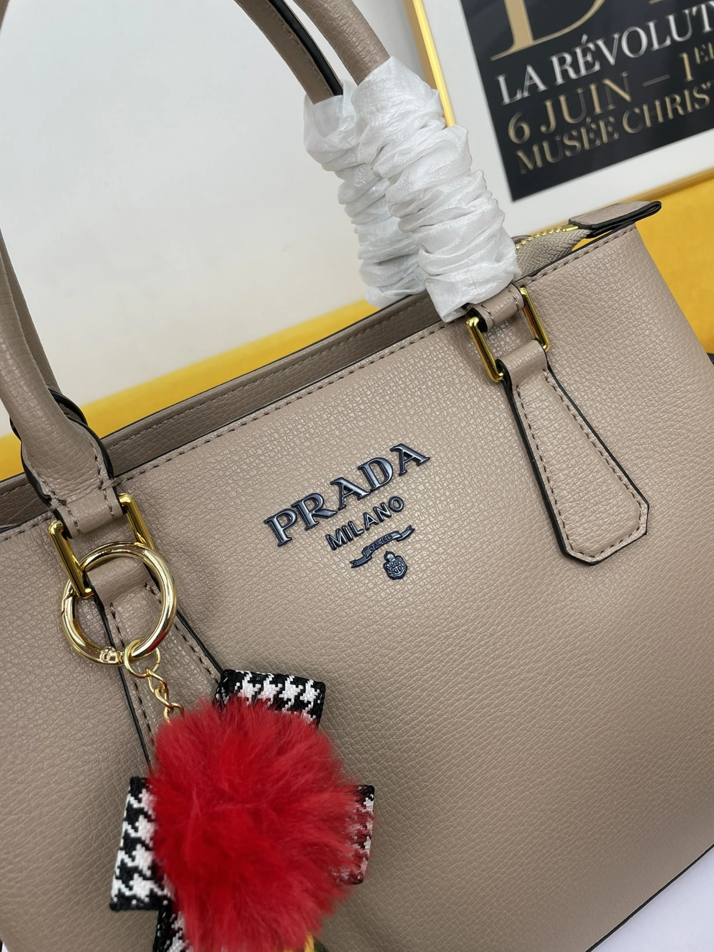 Prada AAA Quality Handbags For Women Cozy 7799