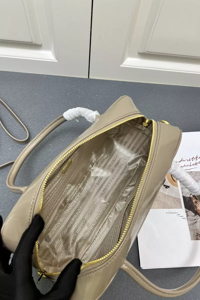 Prada AAA Quality Handbags For Women Cozy 7804