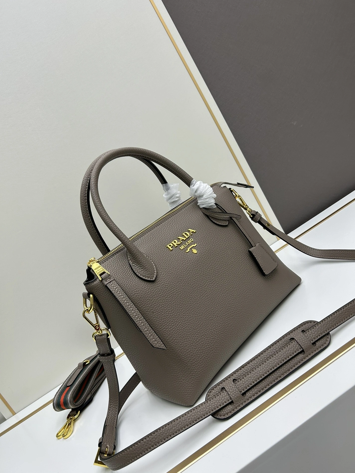 Prada AAA Quality Handbags For Women Cozy 8666