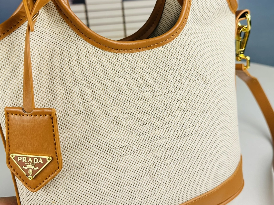 Prada AAA Quality Handbags For Women Durable 4071