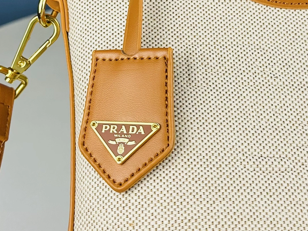 Prada AAA Quality Handbags For Women Durable 4071