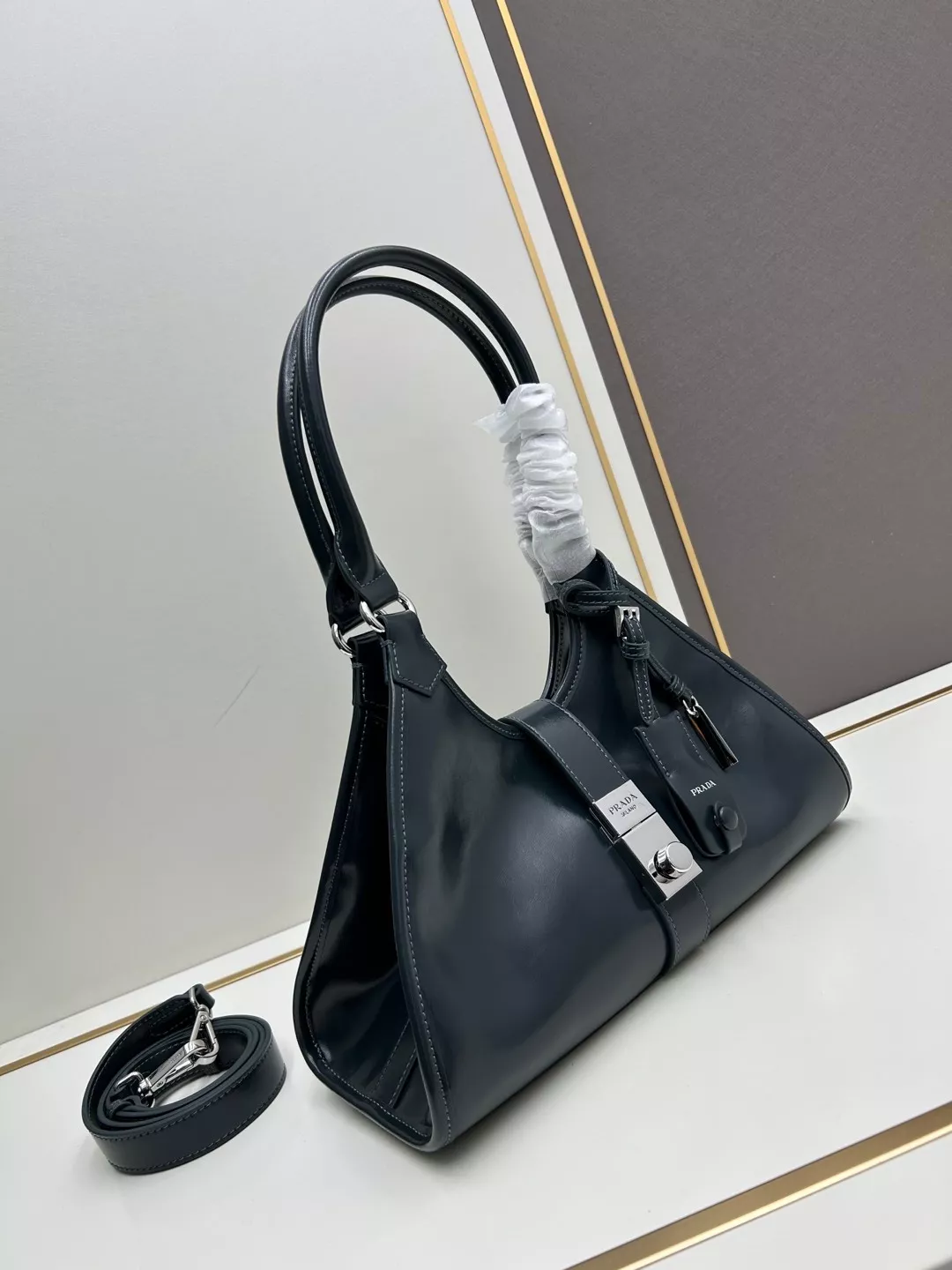 Prada AAA Quality Handbags For Women Durable 4240