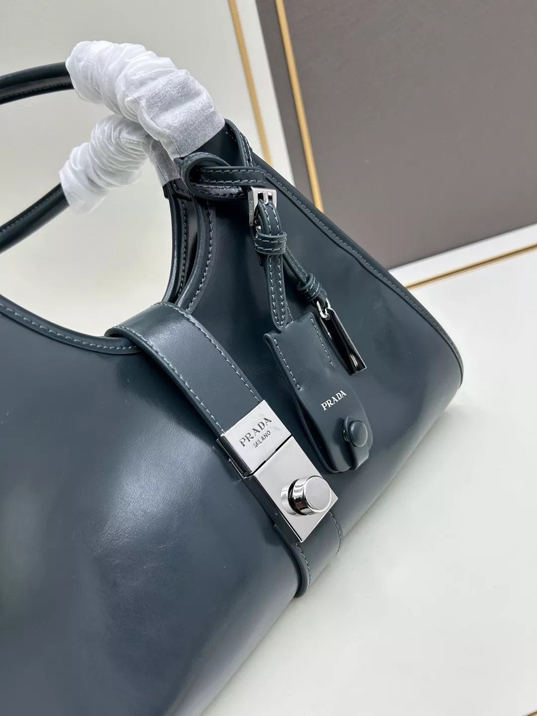 Prada AAA Quality Handbags For Women Durable 4240