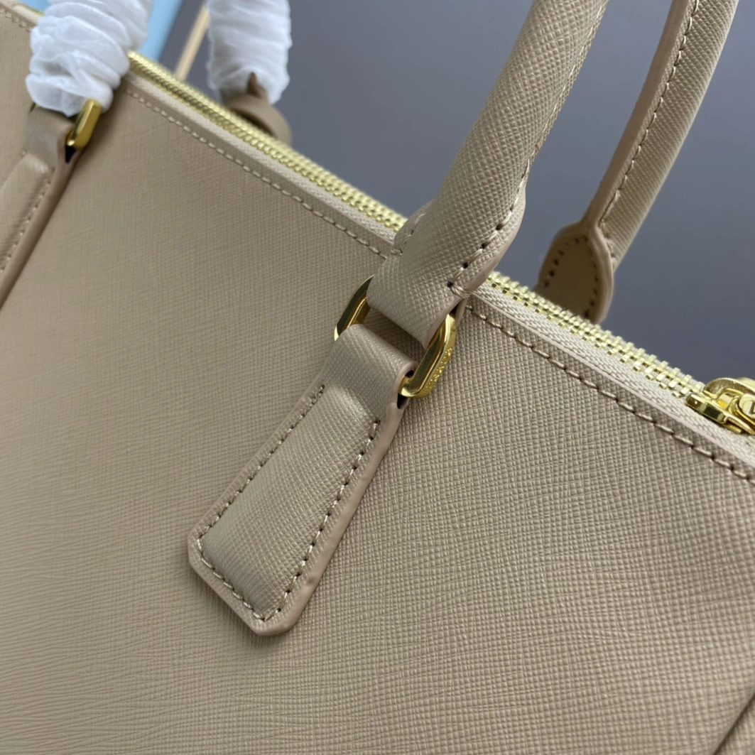 Prada AAA Quality Handbags For Women Durable 4274
