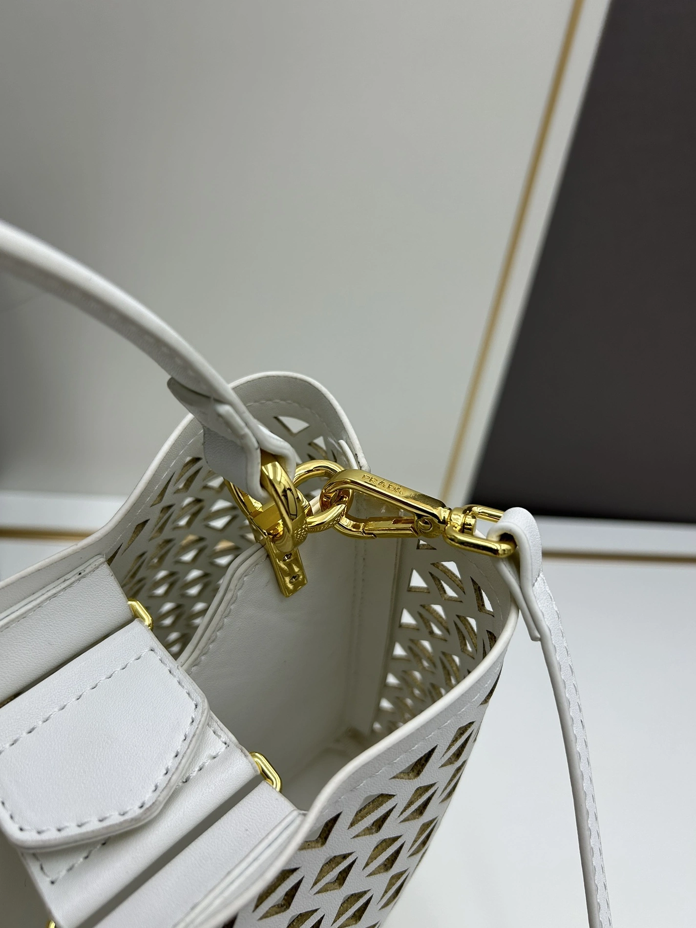 Prada AAA Quality Handbags For Women Durable 4889