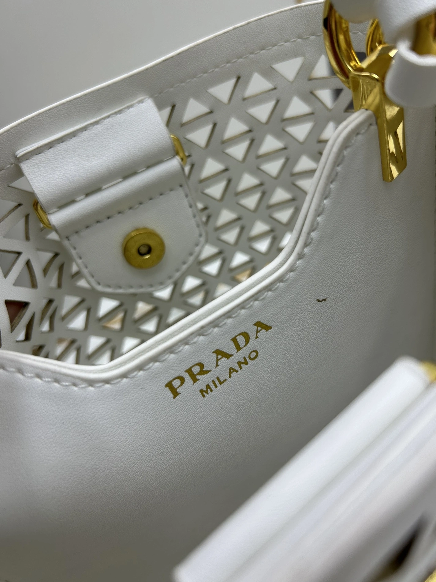 Prada AAA Quality Handbags For Women Durable 4889