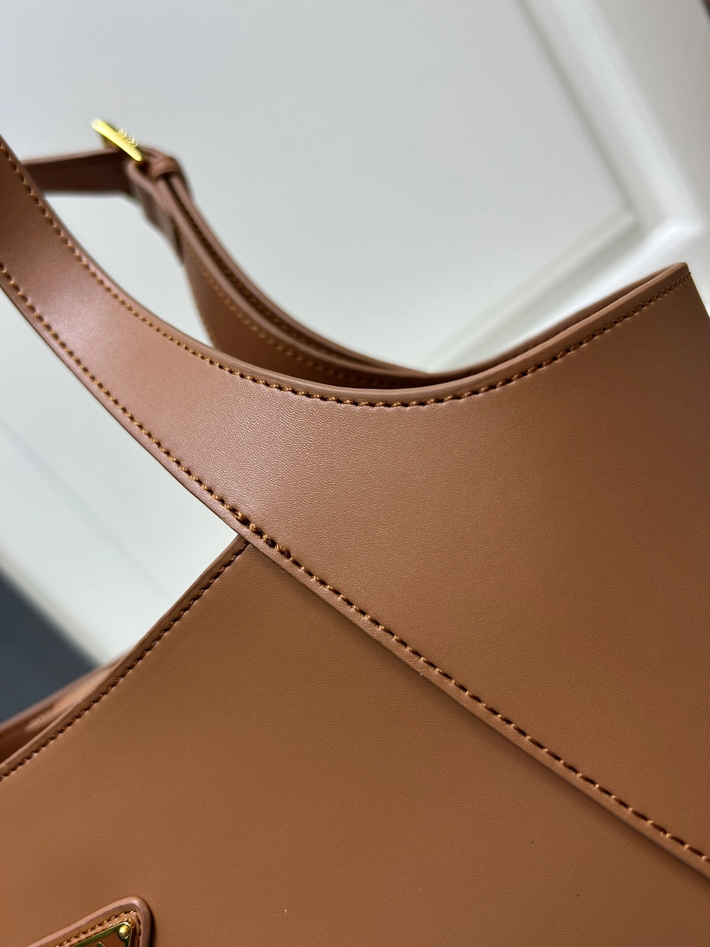 Prada AAA Quality Handbags For Women Durable 5352