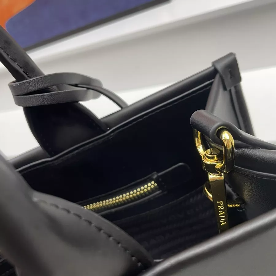 Prada AAA Quality Handbags For Women Durable 8350