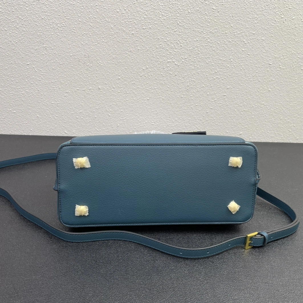 Prada AAA Quality Handbags For Women EasyMatch 7332