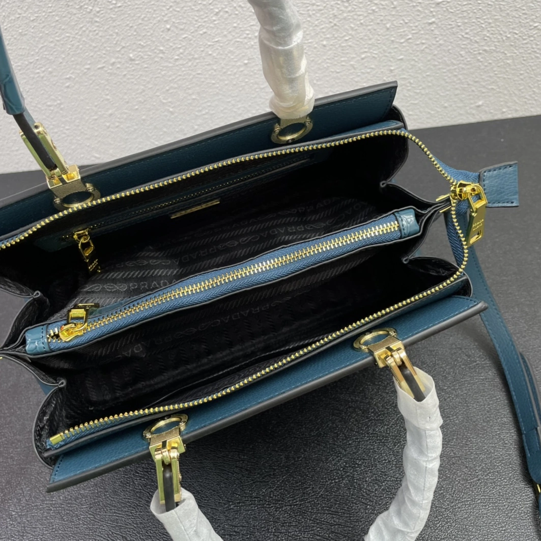 Prada AAA Quality Handbags For Women EasyMatch 7332
