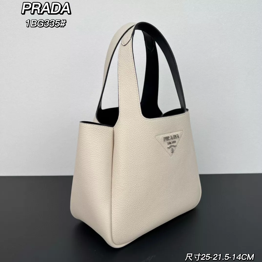 Prada AAA Quality Handbags For Women Efficient 488