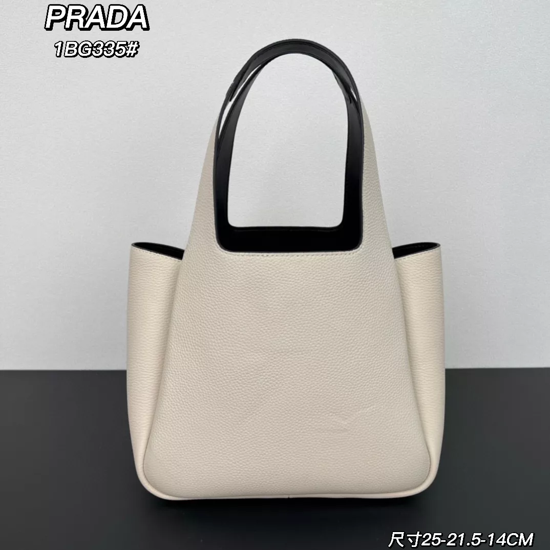 Prada AAA Quality Handbags For Women Efficient 488