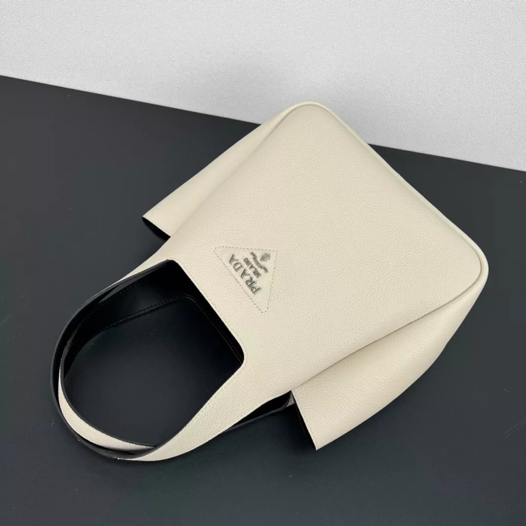 Prada AAA Quality Handbags For Women Efficient 488