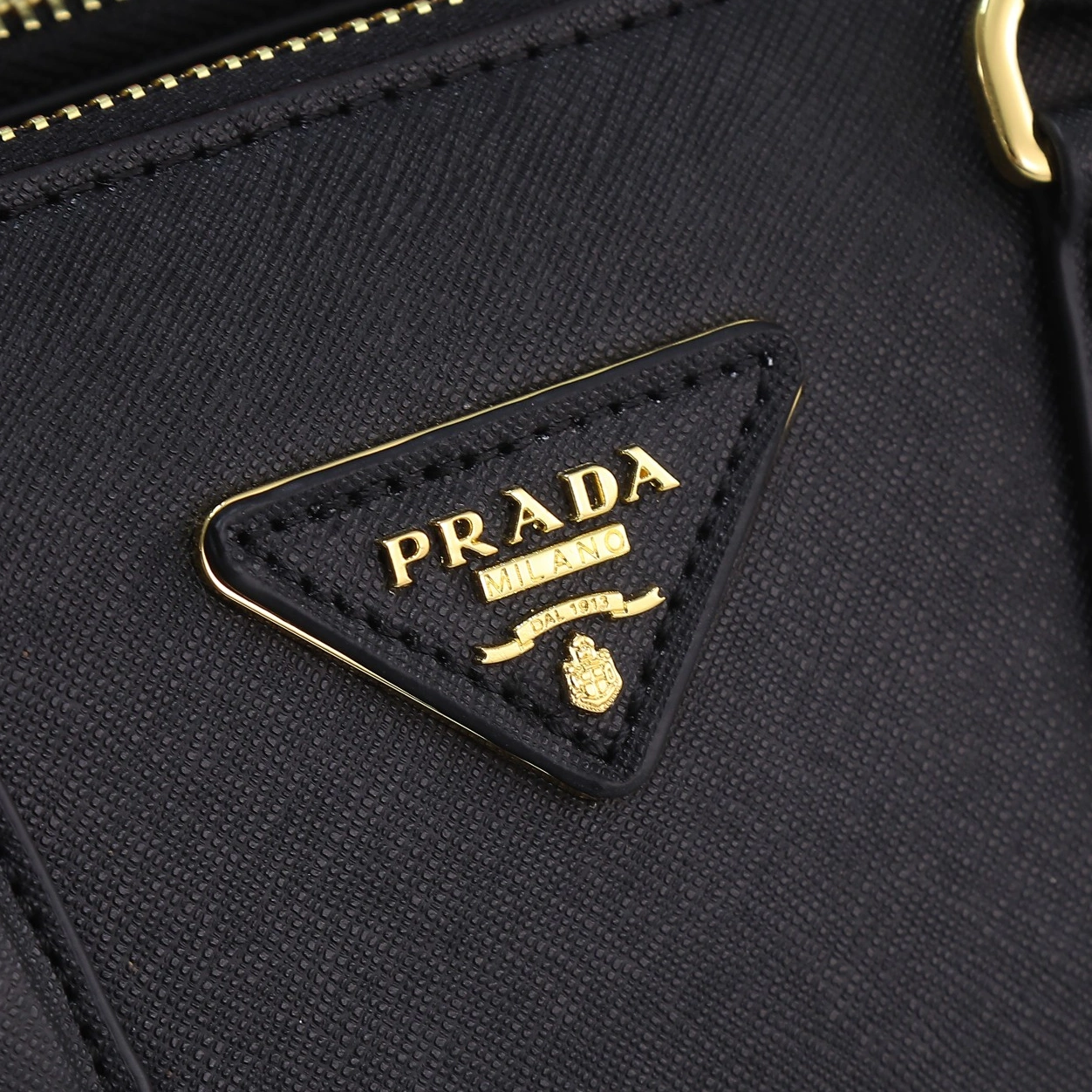 Prada AAA Quality Handbags For Women Efficient 7012