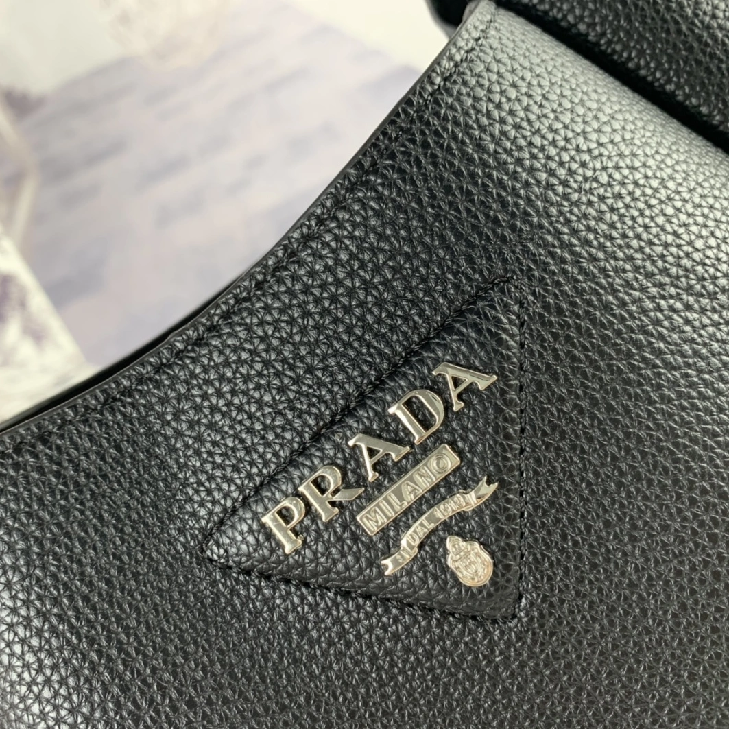 Prada AAA Quality Handbags For Women EyeCatching 7370