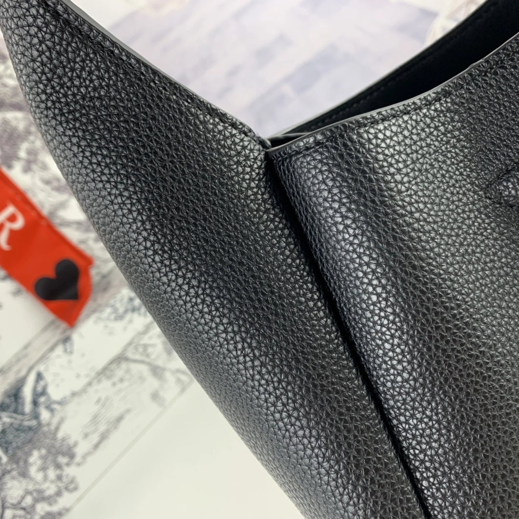 Prada AAA Quality Handbags For Women EyeCatching 7370
