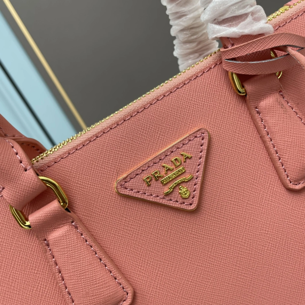Prada AAA Quality Handbags For Women Fashionable 3780