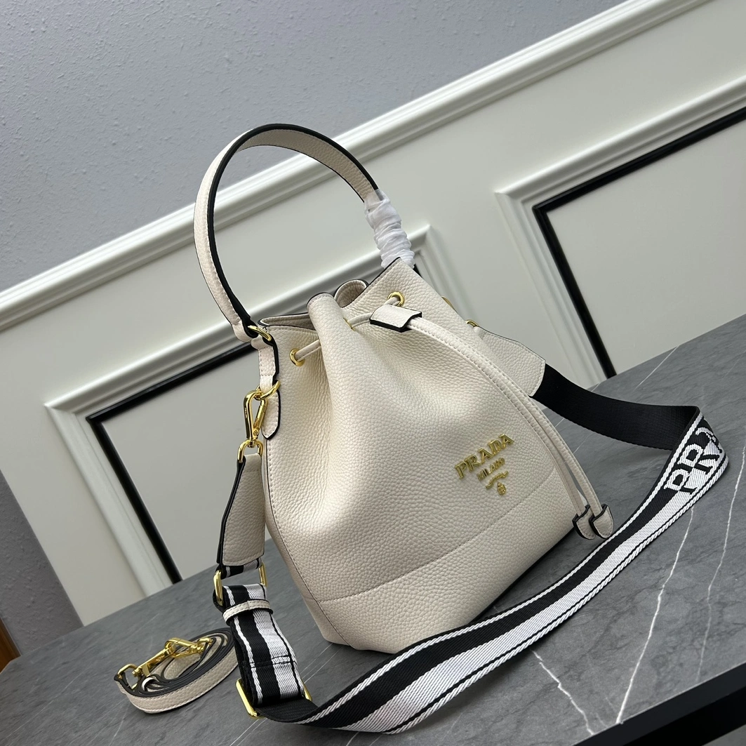 Prada AAA Quality Handbags For Women Fashionable 991