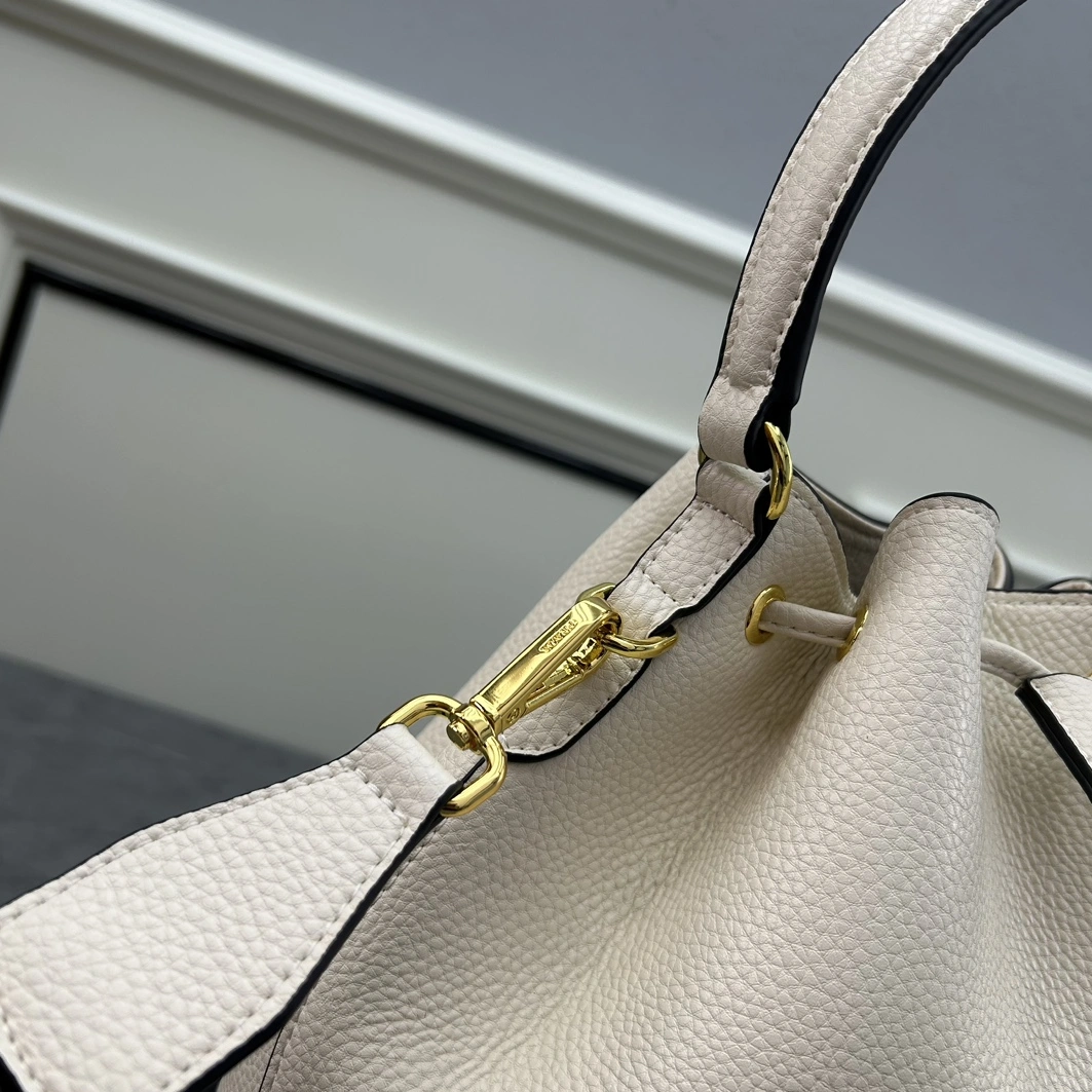 Prada AAA Quality Handbags For Women Fashionable 991