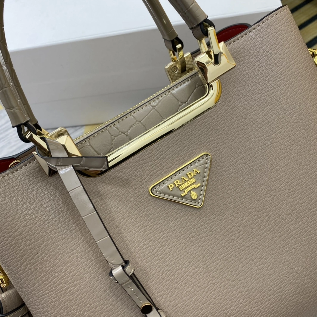 Prada AAA Quality Handbags For Women HighQuality 1171