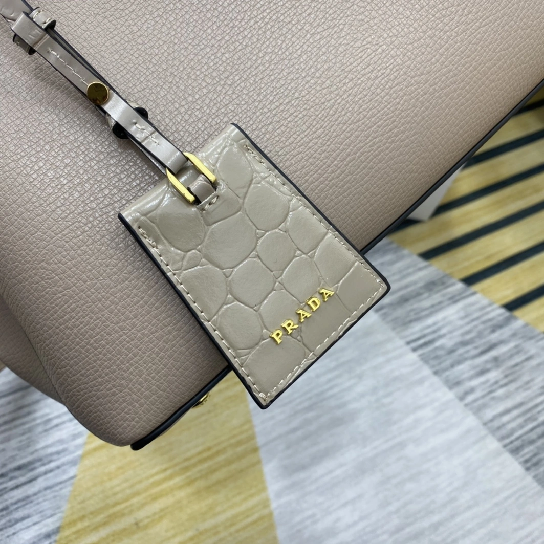 Prada AAA Quality Handbags For Women HighQuality 1171