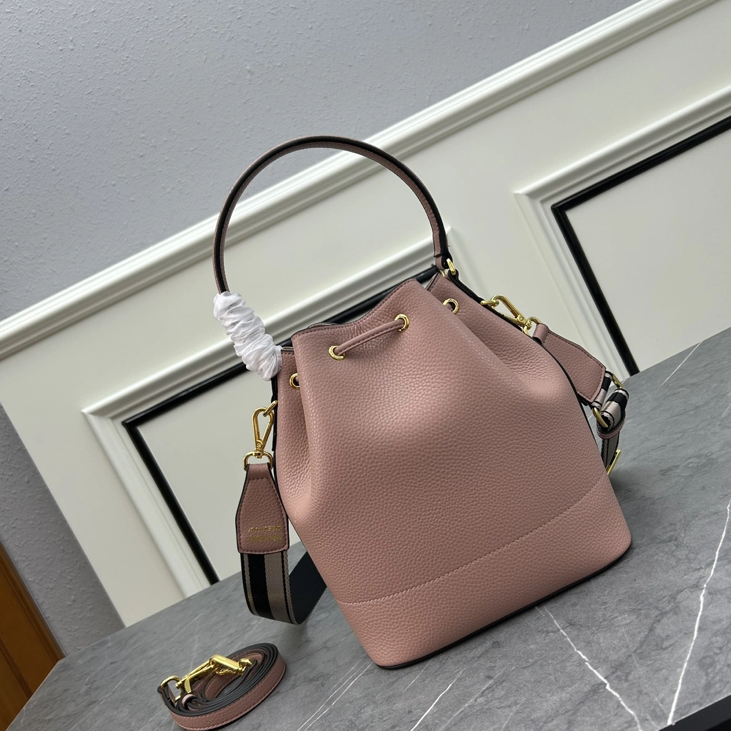 Prada AAA Quality Handbags For Women HighQuality 9086