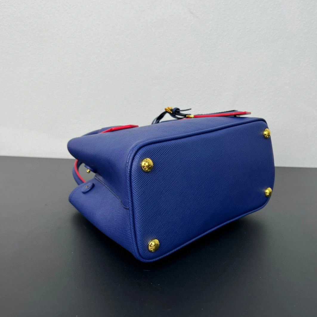 Prada AAA Quality Handbags For Women Lightweight 2080