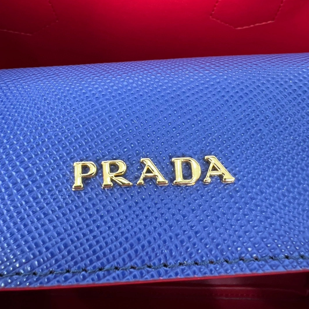 Prada AAA Quality Handbags For Women Lightweight 2080