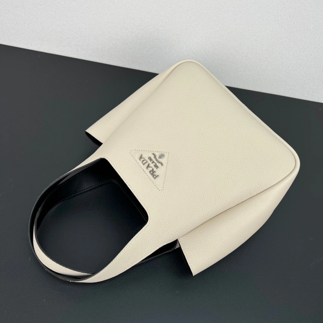 Prada AAA Quality Handbags For Women Lightweight 6414