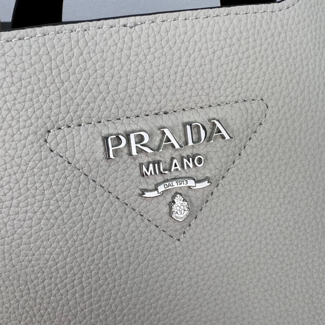 Prada AAA Quality Handbags For Women Lightweight 6414
